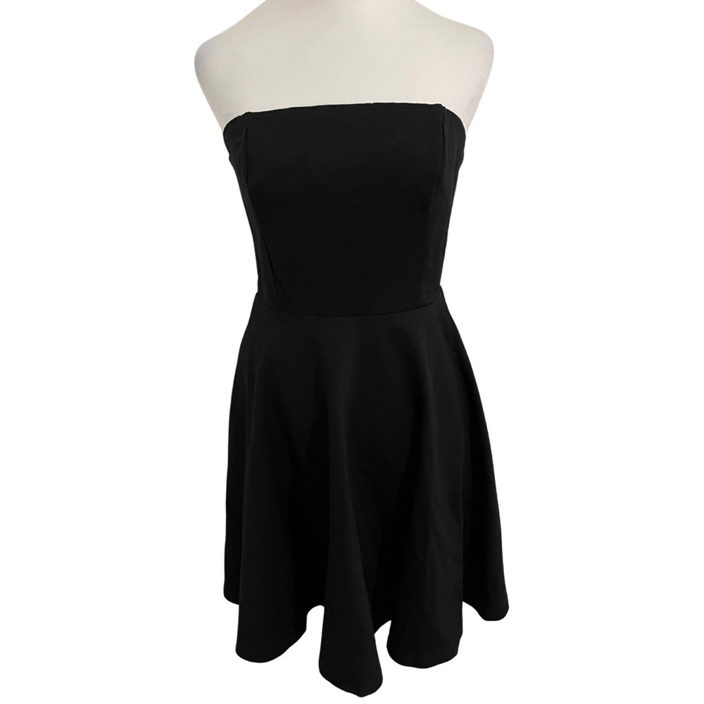 NWT LULUS Black Strapless Fit & Flare Dress – Size M
Style #67462 - Picture 4 of 13